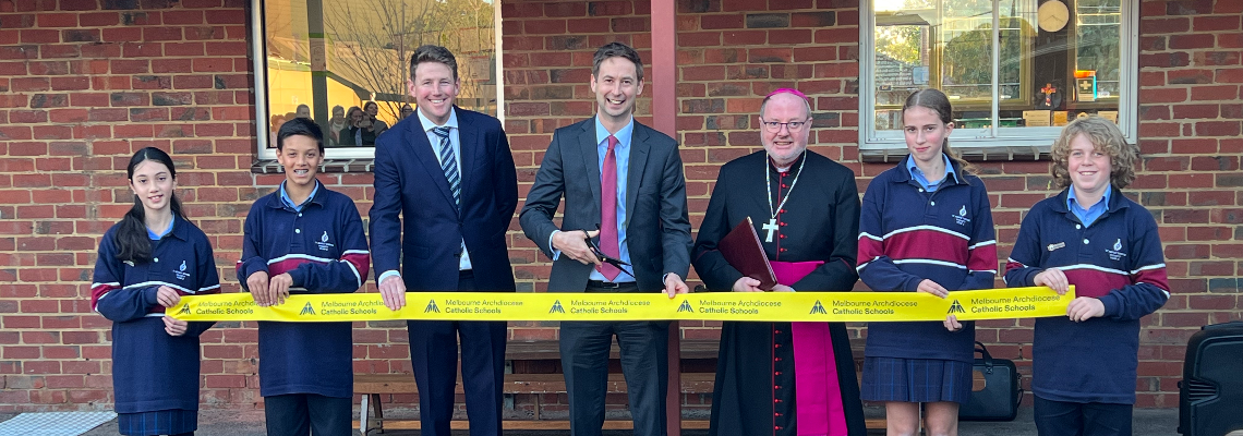 lachiesfarewellgift Hero Image